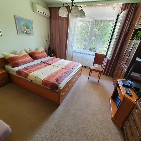 Pink Leander Apartman דירה שיופוק