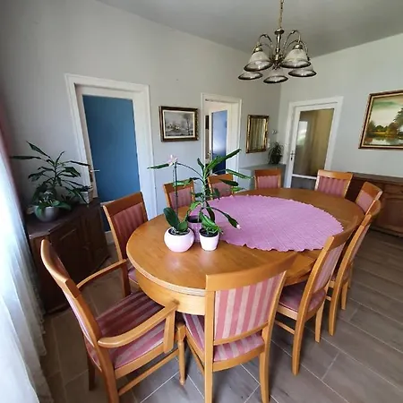 Pink Leander Apartman שיופוק